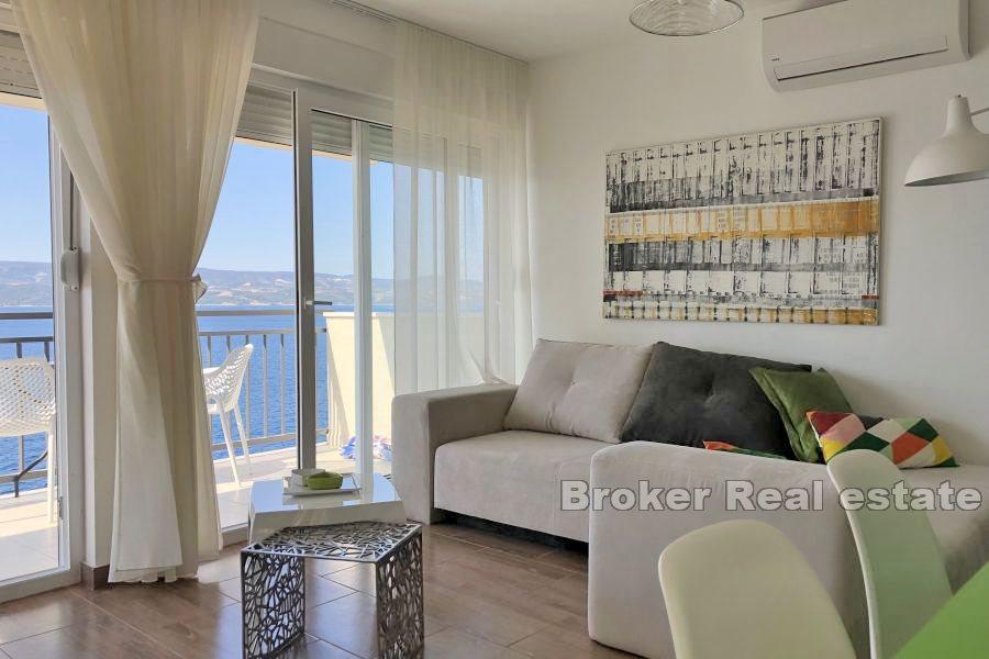 Omis - Semi-detached house in first row to the sea