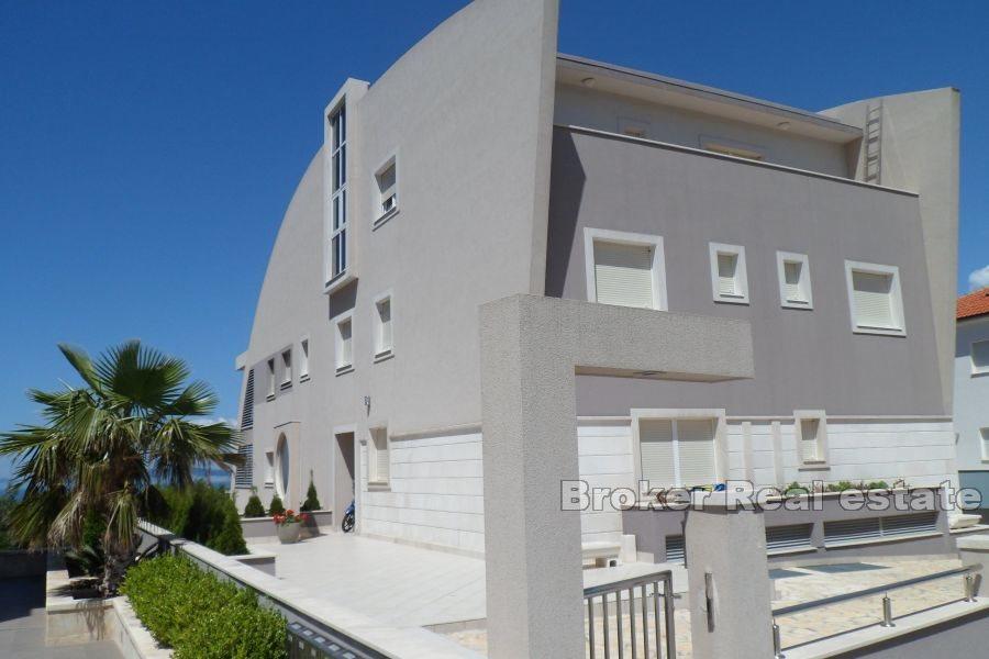 Blisko Splitu - Budynek mieszkalny z widokiem na morze