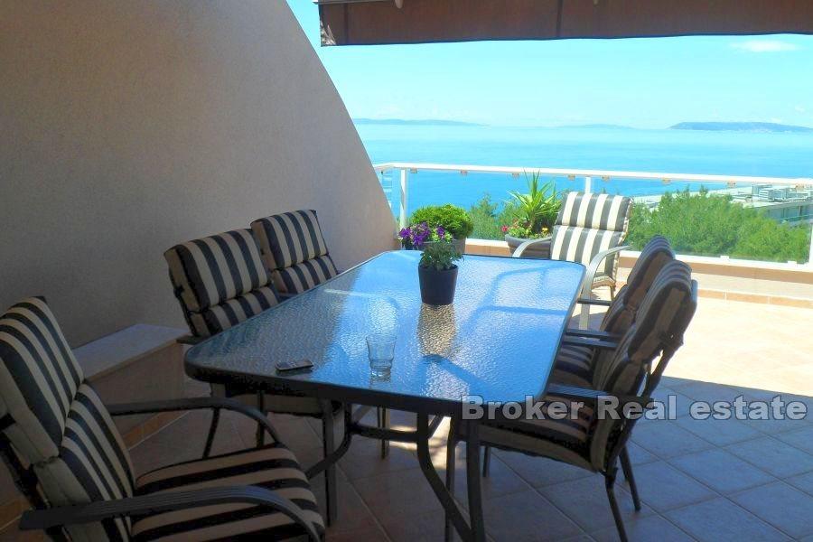 Blisko Splitu - Budynek mieszkalny z widokiem na morze