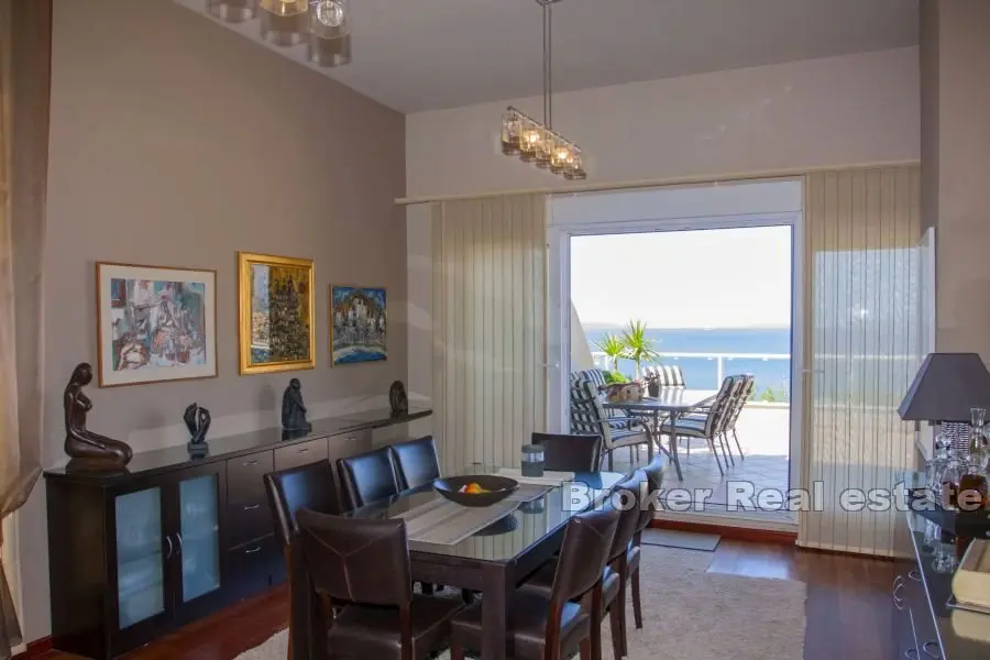 Blisko Splitu - Budynek mieszkalny z widokiem na morze