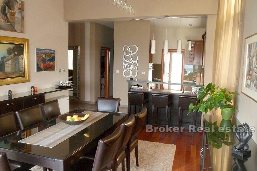 Blisko Splitu - Budynek mieszkalny z widokiem na morze