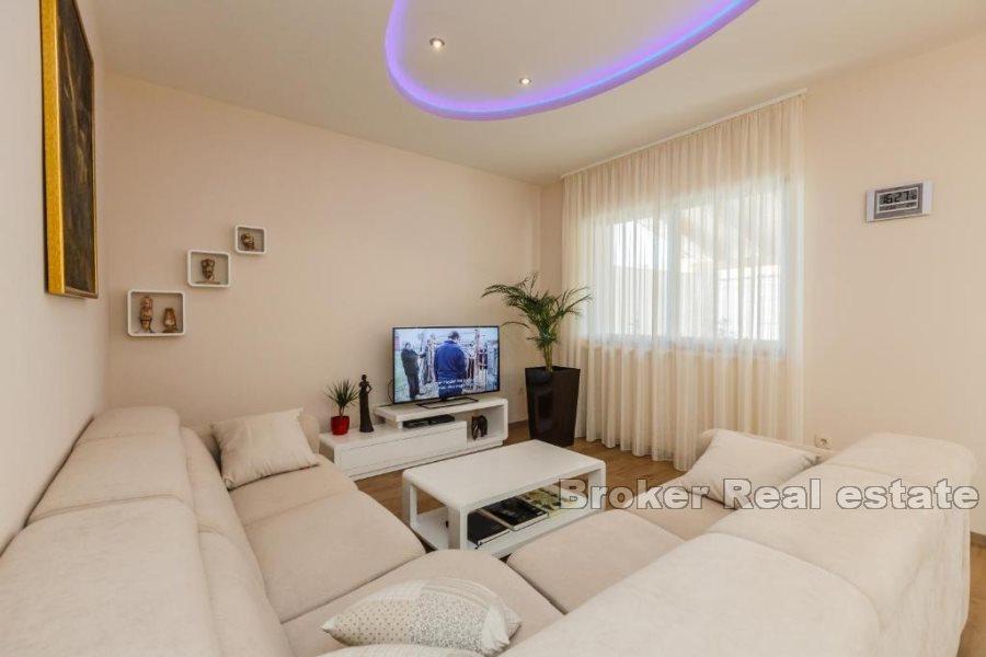 Kastela - Dom z basenem i widokiem na morze