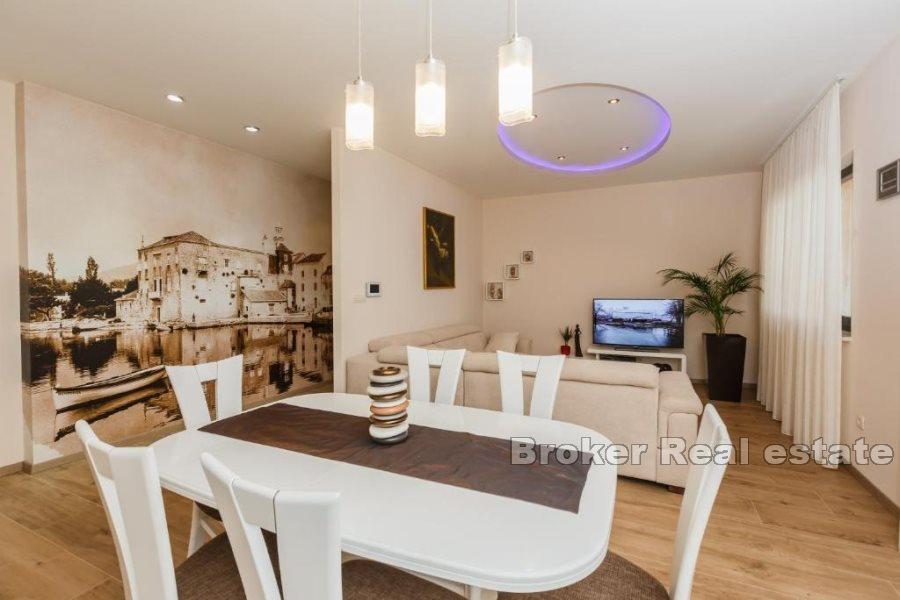 Kastela - Dom z basenem i widokiem na morze