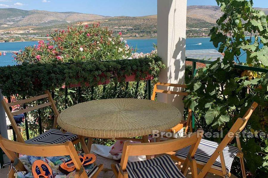 Wyspa Ciovo - Dom z apartamentami z widokiem na morze