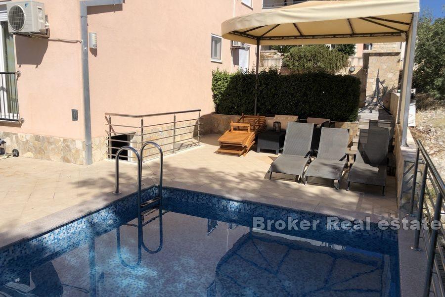 Otok Čiovo - Apartmanska kuća s pogledom na more
