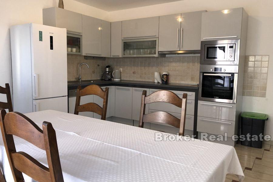 Otok Čiovo - Apartmanska kuća s pogledom na more