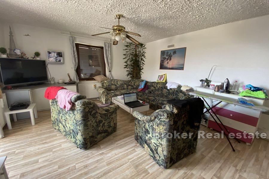 Øya Ciovo - Hus med basseng og havutsikt