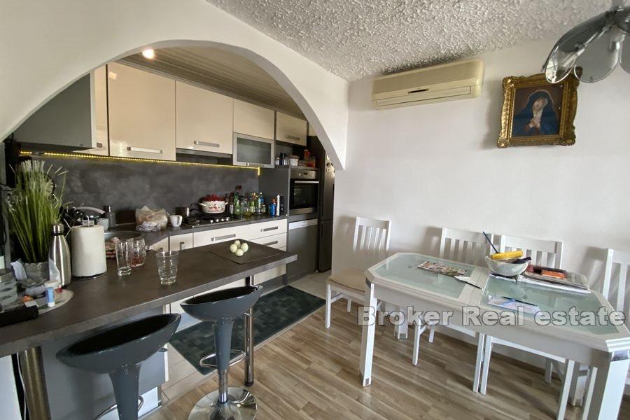 Øya Ciovo - Hus med basseng og havutsikt