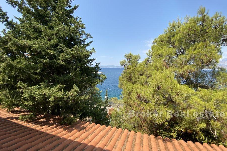 Île de Brac - Maison première rangée à la mer