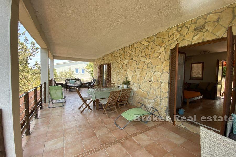 Île de Brac - Maison première rangée à la mer