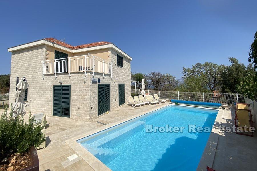 Ile de Brac - Maison avec piscine et vue mer