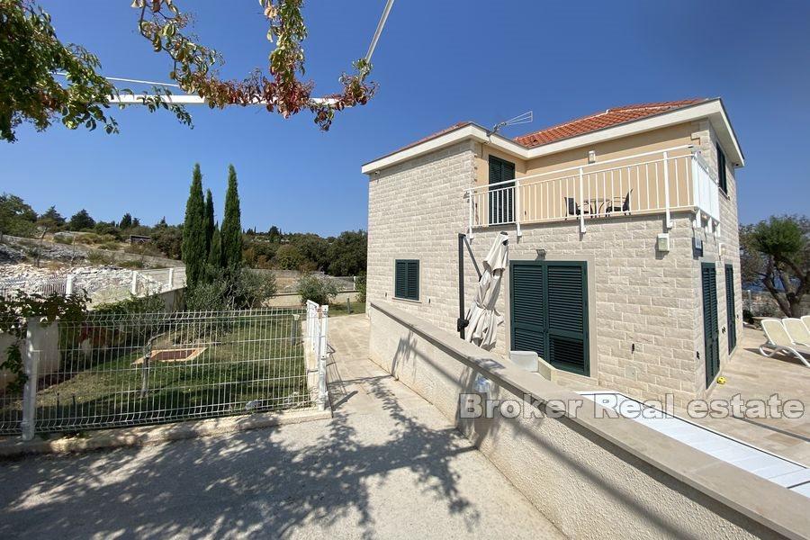 Ile de Brac - Maison avec piscine et vue mer