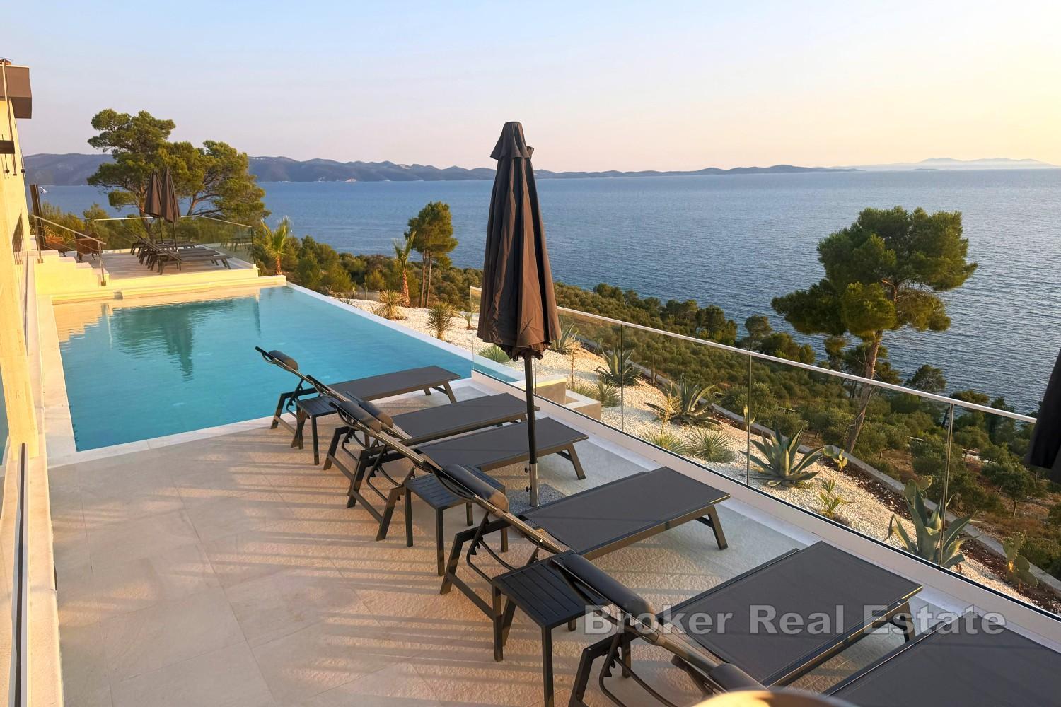 Großzügiges Privatgrundstück mit Villa direkt am Meer
