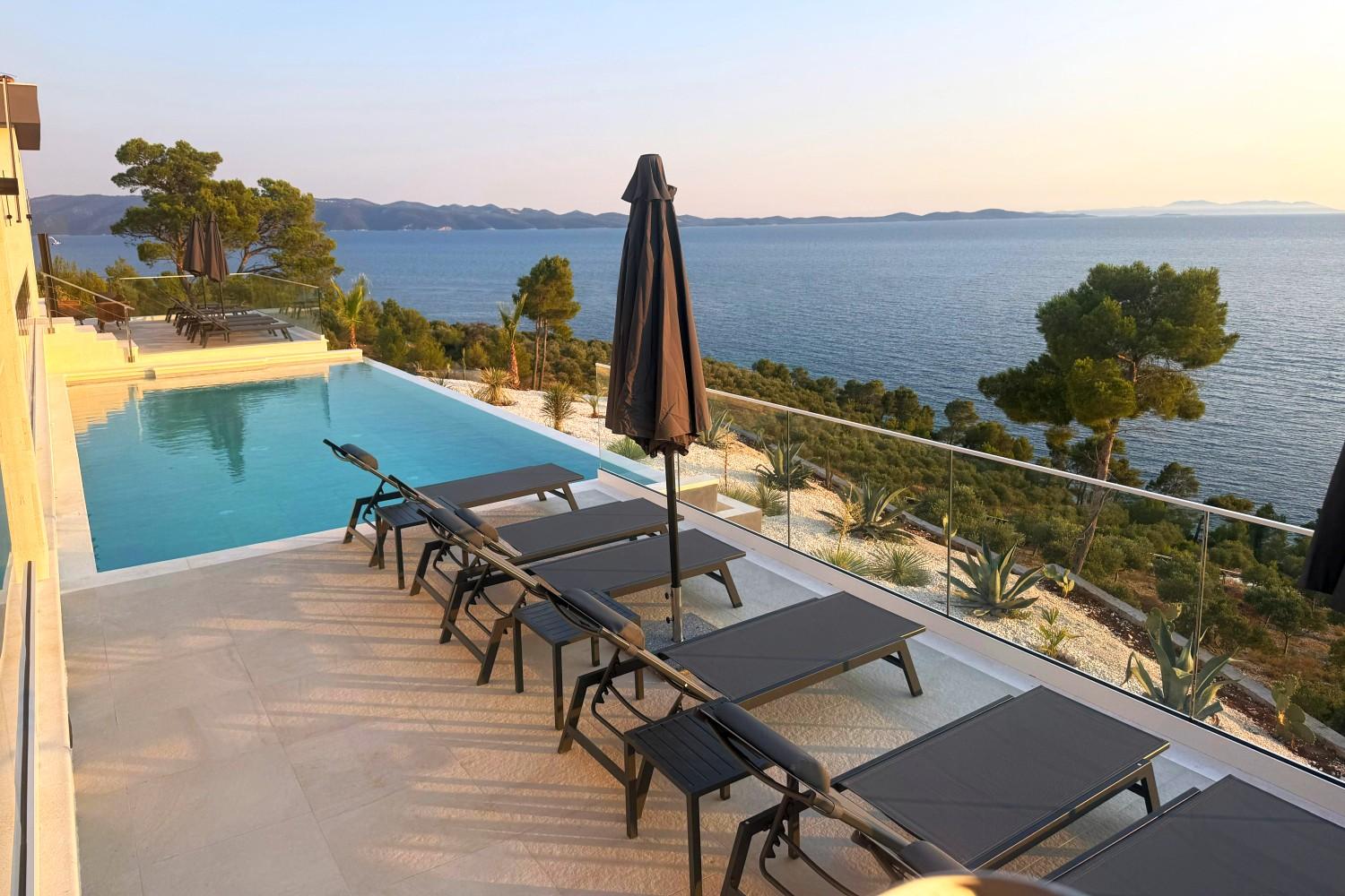 Großzügiges Privatgrundstück mit Villa direkt am Meer