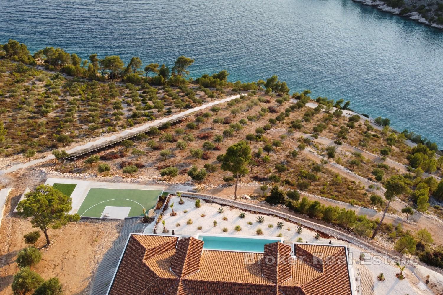 Großzügiges Privatgrundstück mit Villa direkt am Meer