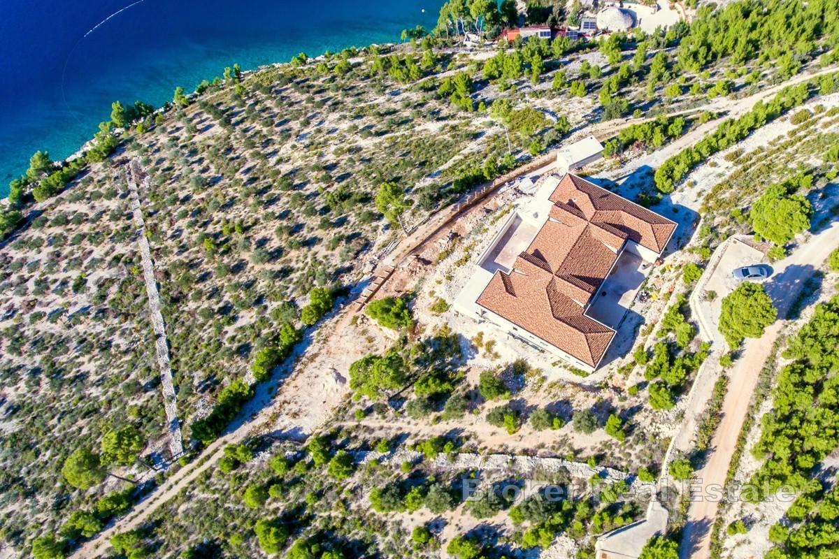 Otok Brač - Vila u izgradnji prvi red do mora
