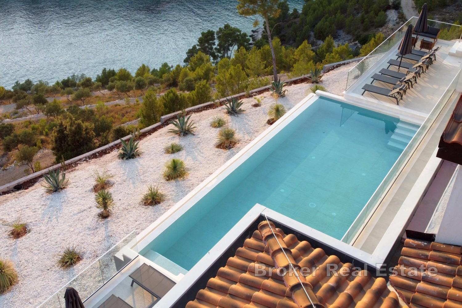 Großzügiges Privatgrundstück mit Villa direkt am Meer