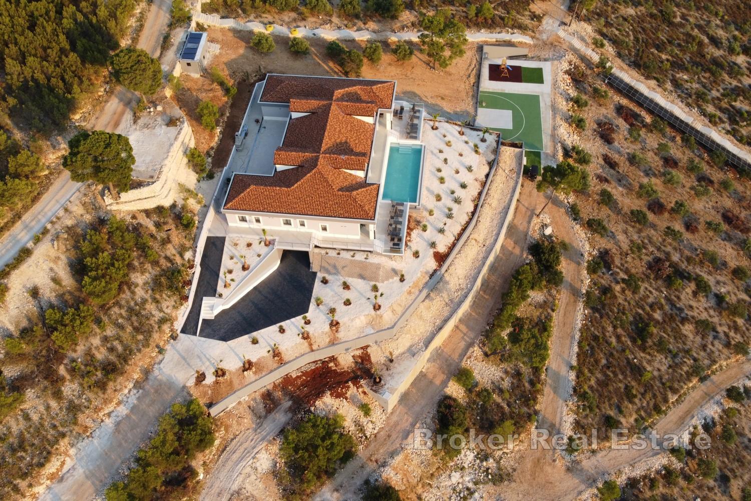 Großzügiges Privatgrundstück mit Villa direkt am Meer