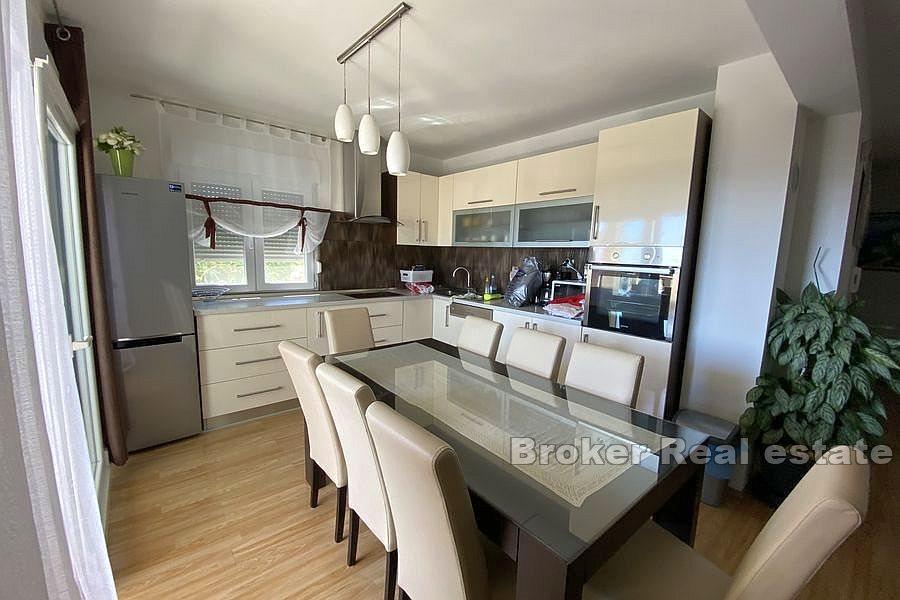 Kastela - Dům s výhledem na bazén a moře