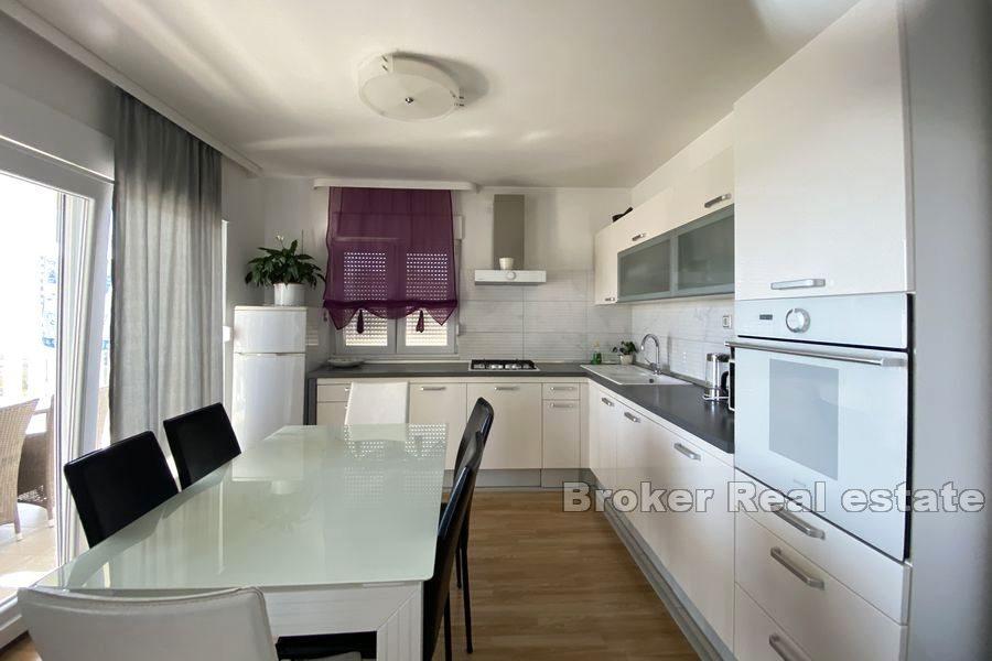 Kastela - Dům s výhledem na bazén a moře