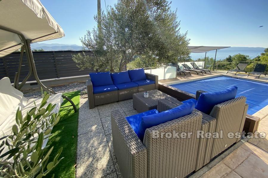 Split - House with a pool and sea view