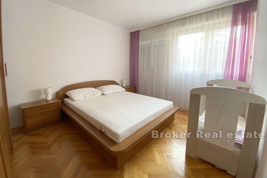 Сплит, Спинут, просторная трехкомнатная квартира