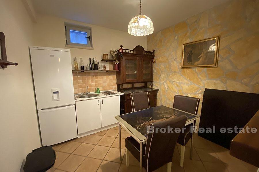 Split - Beautiful house with a yard near center