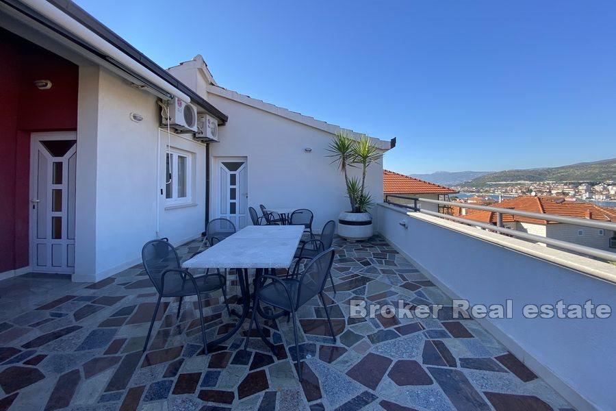 Trogir - Schönes Haus mit Garten in der Nähe des Zentrums