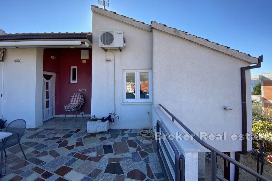 Trogir - Schönes Haus mit Garten in der Nähe des Zentrums