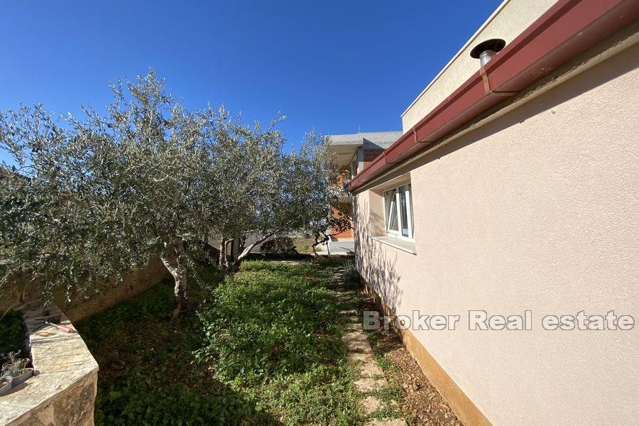 Trogir - Schönes Haus mit Garten in der Nähe des Zentrums