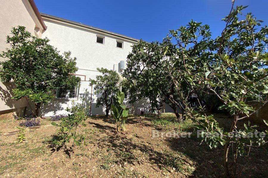 Trogir - Schönes Haus mit Garten in der Nähe des Zentrums