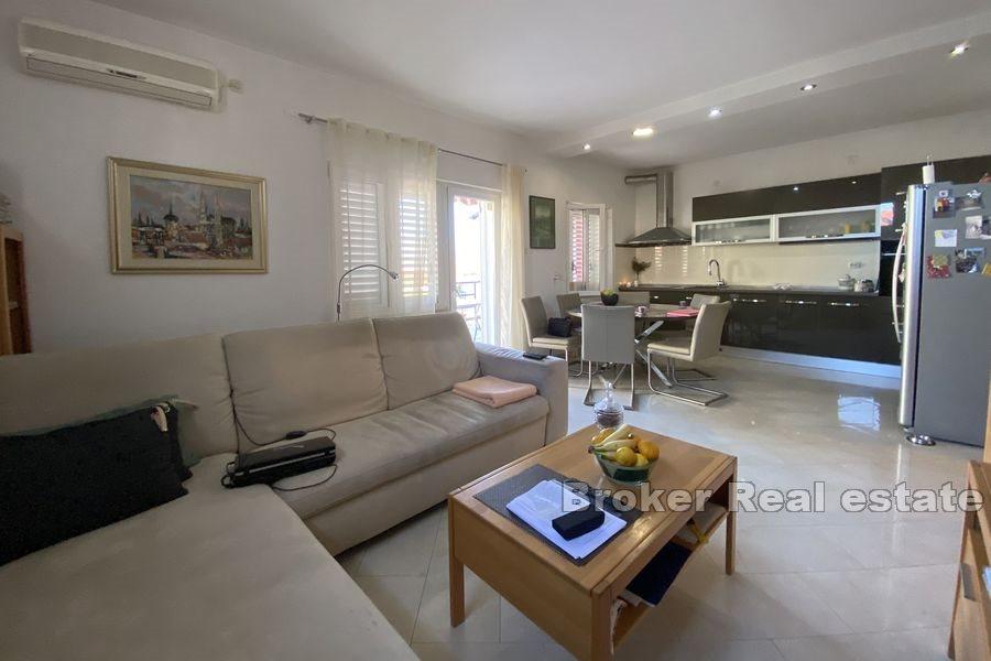 Trogir - Schönes Haus mit Garten in der Nähe des Zentrums