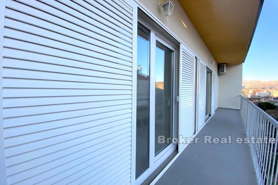 Split - Spacious three bedroom apartment with yard