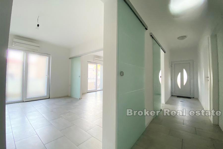 Split - Spacious three bedroom apartment with yard