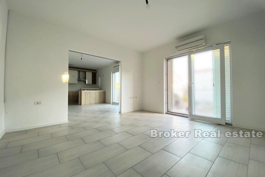 Split - Spacious three bedroom apartment with yard