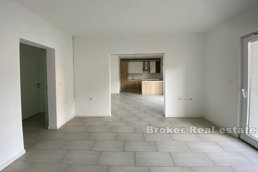 Split - Spacious three bedroom apartment with yard