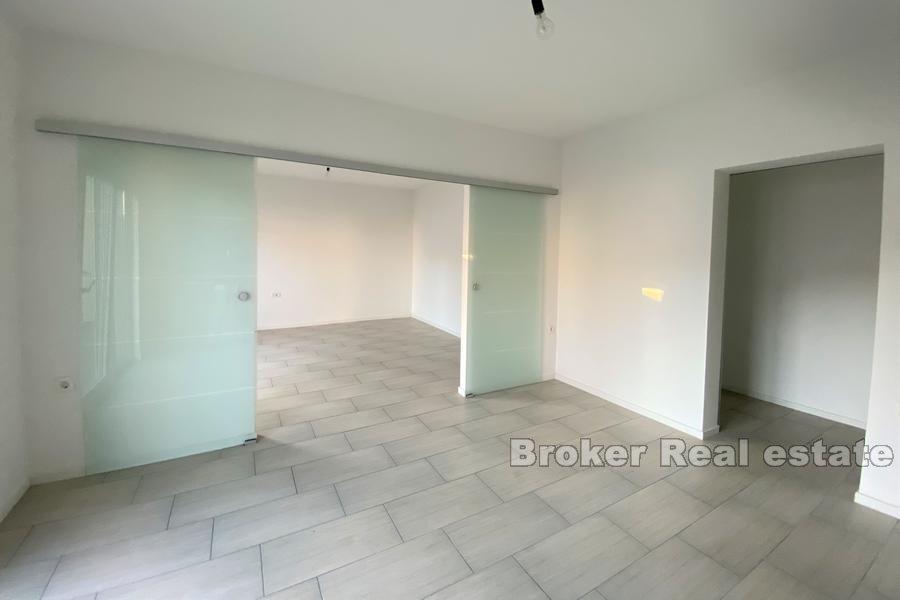 Split - Spacious three bedroom apartment with yard