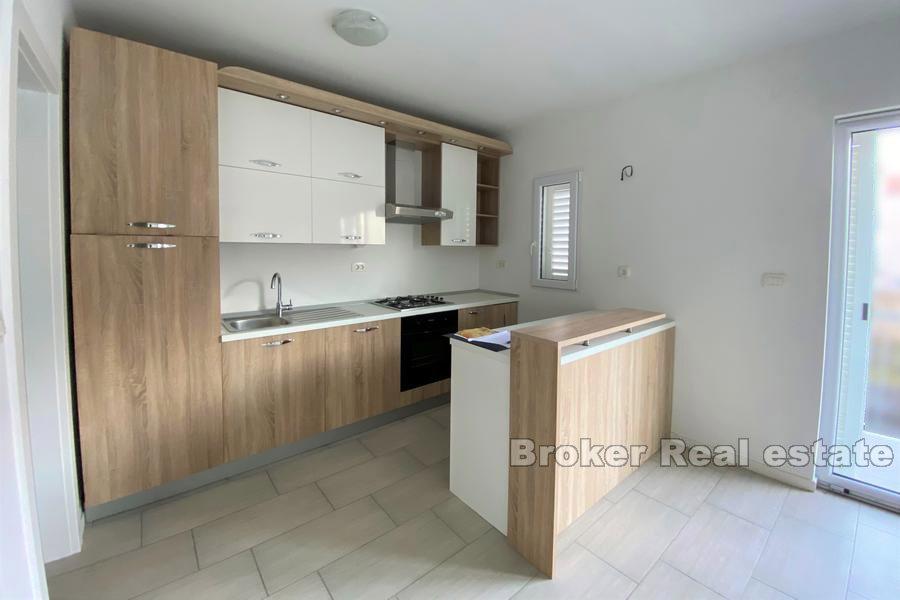 Split - Spacious three bedroom apartment with yard