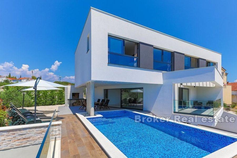 Ostrov Čiovo - moderní nově postavená vila s bazénem