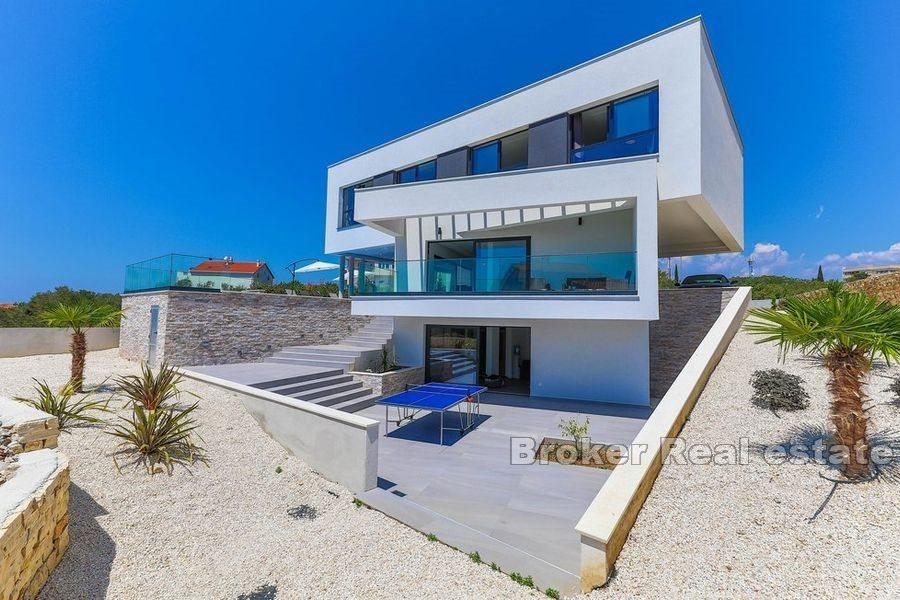 Ostrov Čiovo - moderní nově postavená vila s bazénem