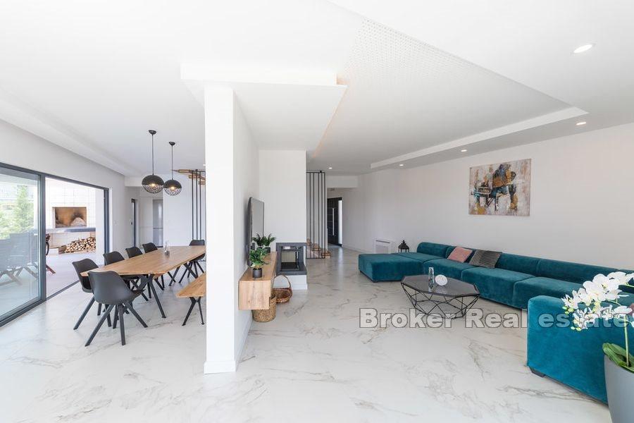 Ostrov Čiovo - moderní nově postavená vila s bazénem