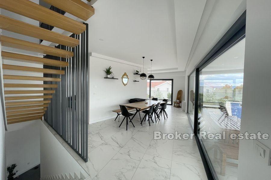 Ostrov Čiovo - moderní nově postavená vila s bazénem