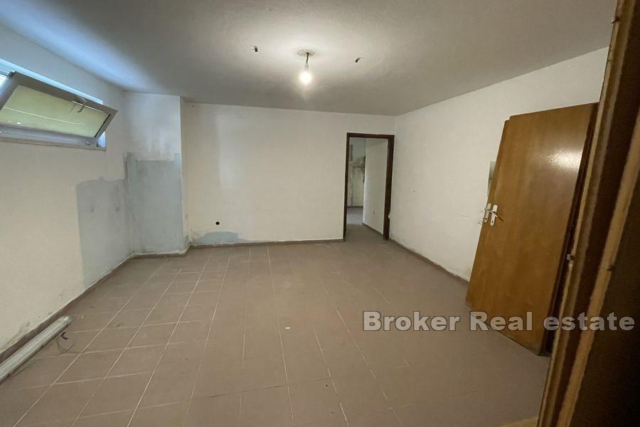 Trogir - Espace commercial dans un emplacement fréquent