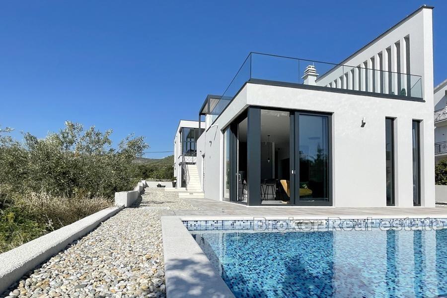 Nedaleko Trogiru - Moderní vila s bazénem
