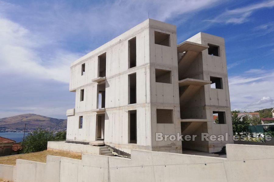 Ostrov Čiovo - Nedokončená budova s výhledem na moře