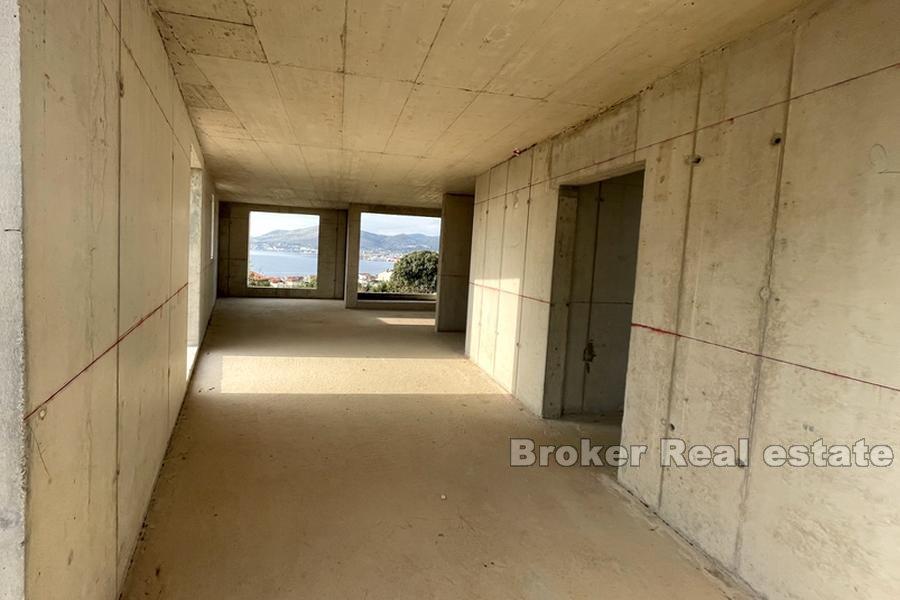 Ostrov Čiovo - Nedokončená budova s výhledem na moře