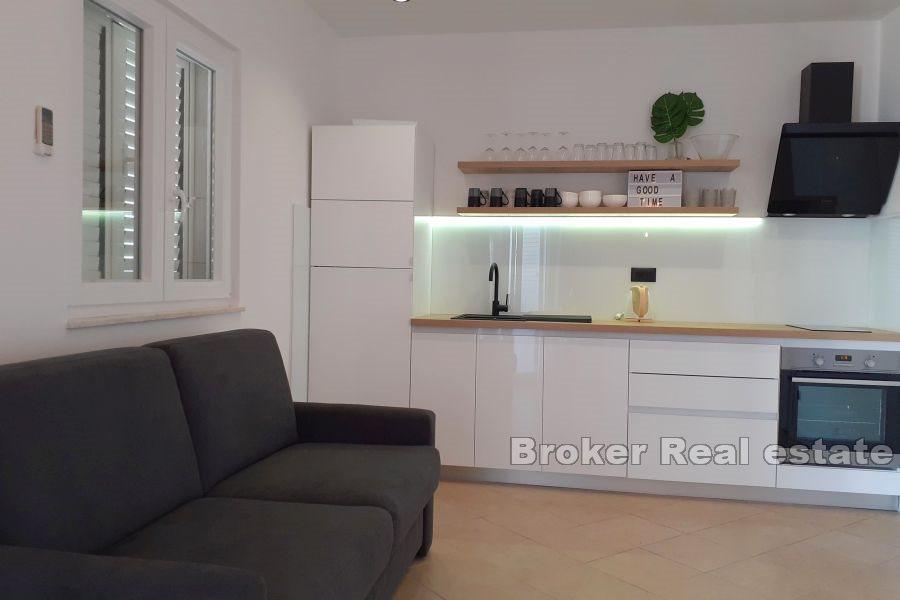 Rogoznica - Leilighetshus med utsikt over havet og øyene