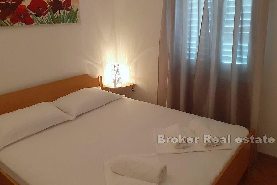 Rogoznica - Leilighetshus med utsikt over havet og øyene