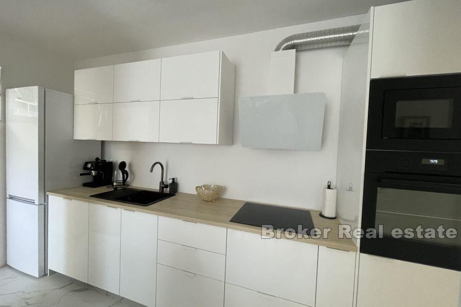 Trstenik - Przestronny, nowocześnie urządzony apartament z dwiema sypialniami