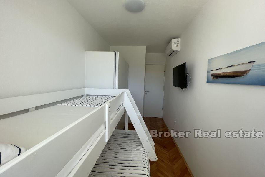 Trstenik - Przestronny, nowocześnie urządzony apartament z dwiema sypialniami